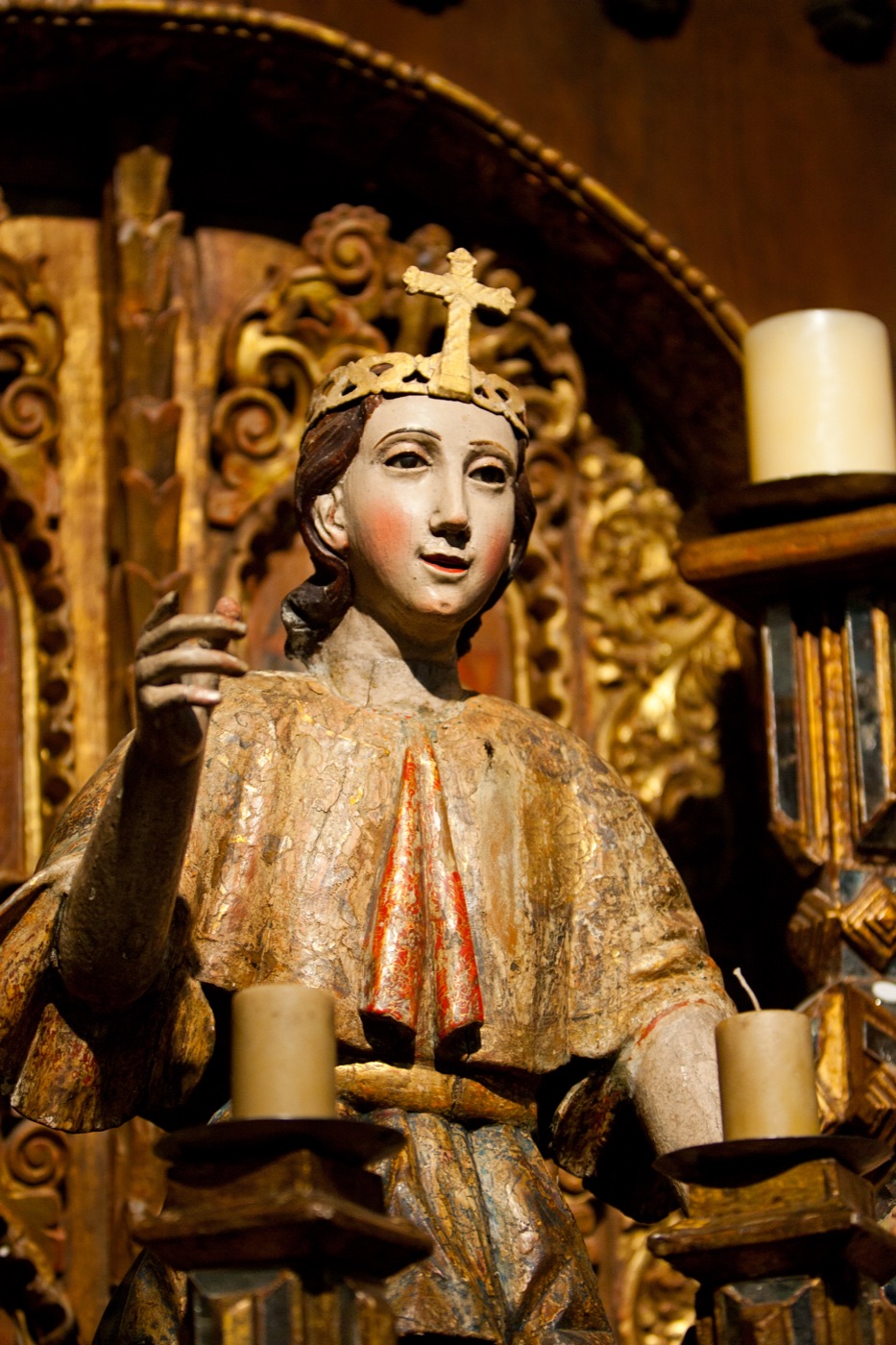 Holler & Saunders showroom interior with Spanish Colonial furniture and decorative art, view 30